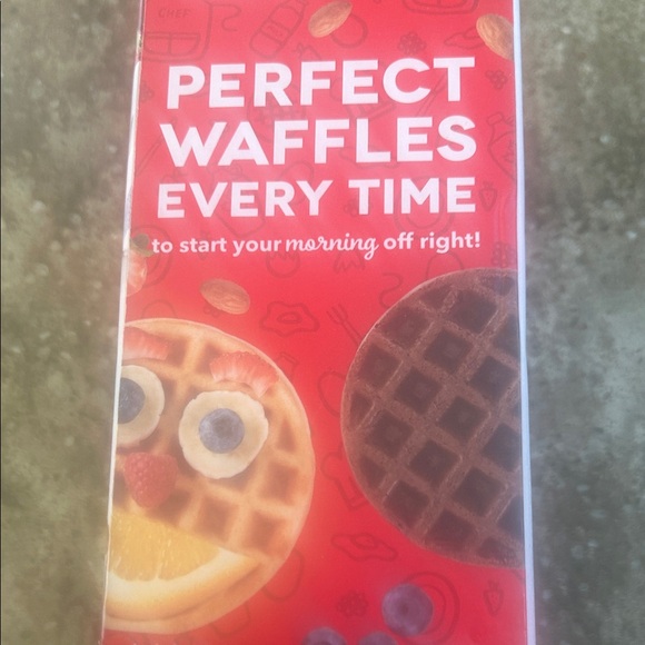 Dash Mini Waffle Maker - Picture 4 of 5